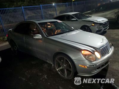 Czwarte zdjęcie samochodu z boku: 2004 MERCEDES-BENZ E 500 VIN:WDBUF70J44A548955 - miniatura