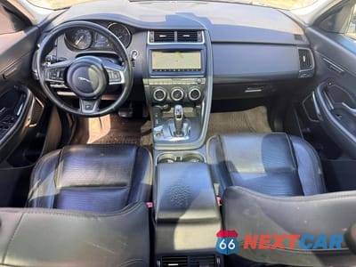Zdjęcie 9 z 10 samochodu: 2019 JAGUAR E-PACE S VIN:SADFJ2FX8K1Z34156 - miniatura