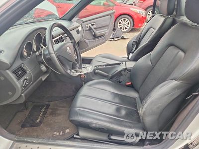 Zdjęcie 7 z 13 samochodu: 2001 MERCEDES-BENZ SLK 230 KOMPRESSOR VIN:WDBKK49F71F228642 - miniatura