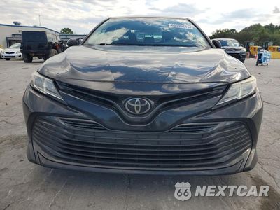 Piąte zdjęcie samochodu w środku: 2019 TOYOTA CAMRY LE VIN:4T1B11HK5KU796849 - miniatura