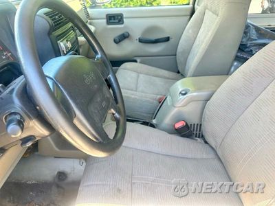 Piąte zdjęcie samochodu w środku: 2004 JEEP WRANGLER / TJ SPORT VIN:1J4FA49SX4P723705 - miniatura