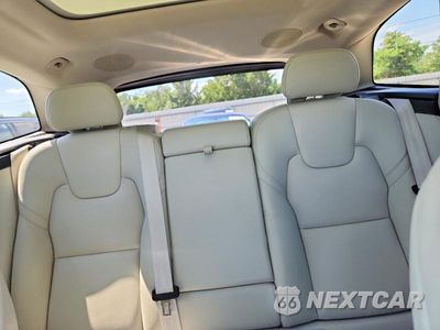 Zdjęcie 10 z 13 samochodu: 2023 VOLVO XC60 PLUS VIN:YV4L12RN1P1267850 - miniatura
