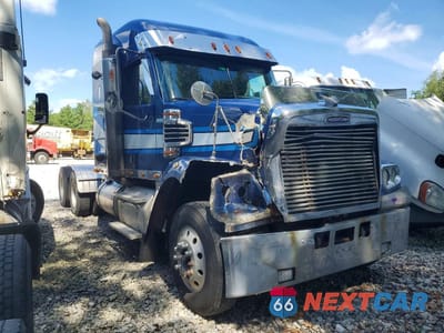 Czwarte zdjęcie samochodu z boku: 2016 FREIGHTLINER SD122 SEMI TRUCK VIN:3AKJGNBG0GDHM9384 - miniatura