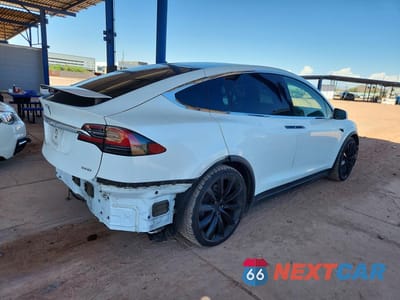 Trzecie zdjęcie samochodu z tyłu: 2018 TESLA MODEL X VIN:5YJXCBE23JF140588 - miniatura