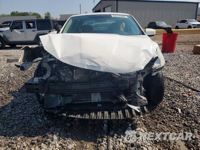 Piąte zdjęcie samochodu w środku: 2017 NISSAN SENTRA SV VIN:3N1AB7AP0HY244657 - miniatura