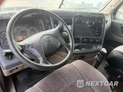 Zdjęcie 6 z 10 samochodu: 2008 FREIGHTLINER CASCADIA 125 VIN:1FUJGLCK18LZ65919 - miniatura