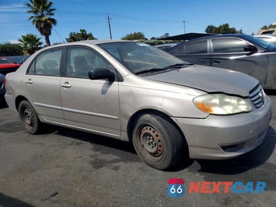 Czwarte zdjęcie samochodu z boku: 2003 TOYOTA COROLLA LE VIN:1NXBR32E33Z010832 - miniatura