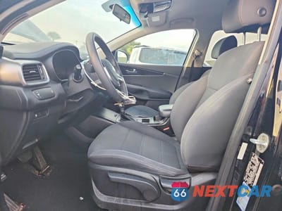 Zdjęcie 7 z 13 samochodu: 2019 KIA SORENTO L VIN:5XYPG4A33KG477853 - miniatura