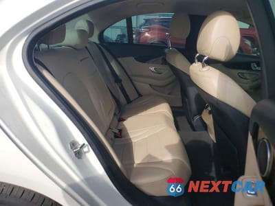 Zdjęcie 10 z 12 samochodu: 2015 MERCEDES-BENZ C 300 4MATIC VIN:55SWF4KB2FU077153 - miniatura