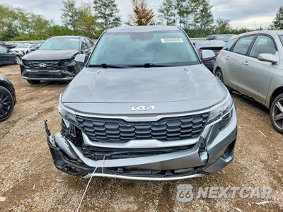 Piąte zdjęcie samochodu w środku: 2023 KIA SELTOS LX VIN:KNDEPCAA2P7429619 - miniatura