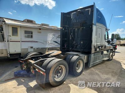 Trzecie zdjęcie samochodu z tyłu: 2014 FREIGHTLINER CASCADIA 125 VIN:1FUJGLD53ELFK3649 - miniatura