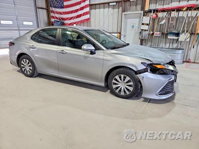 Czwarte zdjęcie samochodu z boku: 2022 TOYOTA CAMRY LE VIN:4T1C31AK1NU587637 - miniatura