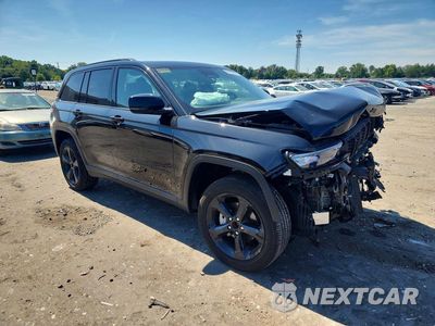 Czwarte zdjęcie samochodu z boku: 2025 JEEP GRAND CHEROKEE LAREDO VIN:1C4RJHAG5SC305123 - miniatura
