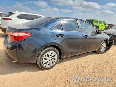 Trzecie zdjęcie samochodu z tyłu: 2018 TOYOTA COROLLA LE VIN:5YFBURHE2JP814725 - miniatura