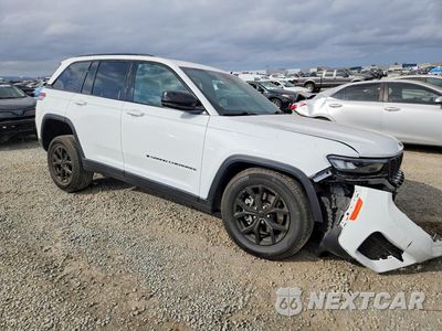 Czwarte zdjęcie samochodu z boku: 2025 JEEP GRAND CHEROKEE LAREDO VIN:1C4RJHAG3S8656910 - miniatura