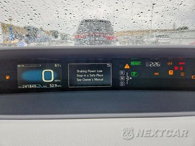 Zdjęcie 9 z 12 samochodu: 2017 TOYOTA PRIUS TWO VIN:JTDKBRFU0H3030255 - miniatura