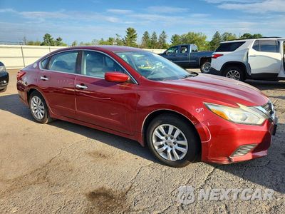 Czwarte zdjęcie samochodu z boku: 2016 NISSAN ALTIMA 2.5 S VIN:1N4AL3AP3GC117871 - miniatura