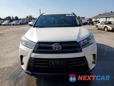 Piąte zdjęcie samochodu w środku: 2017 TOYOTA HIGHLANDER SE VIN:5TDJZRFH8HS478199 - miniatura