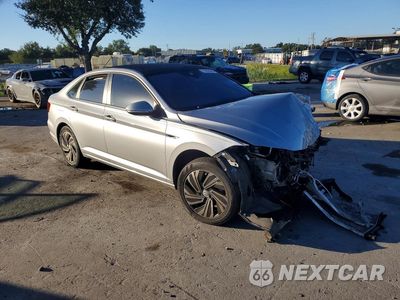 Czwarte zdjęcie samochodu z boku: 2019 VOLKSWAGEN JETTA SEL PREMIUM VIN:3VWGB7BU5KM195107 - miniatura