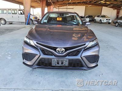 Piąte zdjęcie samochodu w środku: 2022 TOYOTA CAMRY SE VIN:4T1G11AK1NU621356 - miniatura