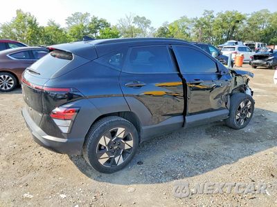 Trzecie zdjęcie samochodu z tyłu: 2025 HYUNDAI KONA SEL VIN:KM8HBCAB3SU224398 - miniatura