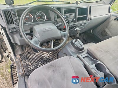 Zdjęcie 8 z 13 samochodu: 2017 ISUZU NRR BOX TRUCK VIN:JALE5W165H7301894 - miniatura