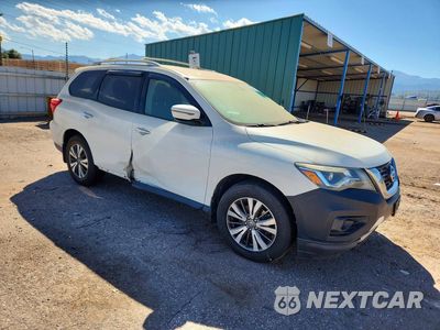 Czwarte zdjęcie samochodu z boku: 2017 NISSAN PATHFINDER S VIN:5N1DR2MM8HC676041 - miniatura