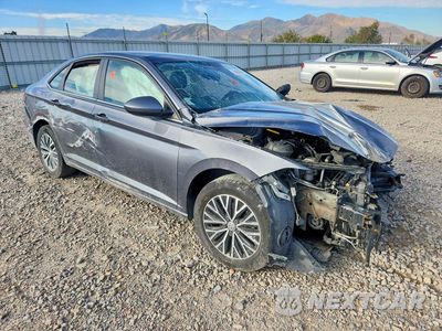 Czwarte zdjęcie samochodu z boku: 2019 VOLKSWAGEN JETTA S VIN:3VWC57BU2KM156657 - miniatura