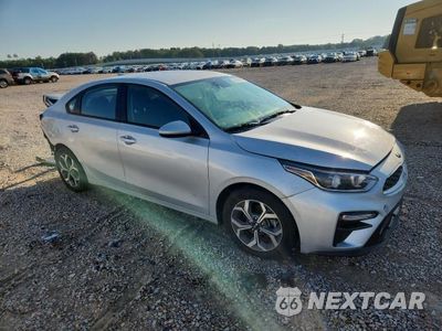 Czwarte zdjęcie samochodu z boku: 2021 KIA FORTE LXS VIN:3KPF24AD7ME309524 - miniatura