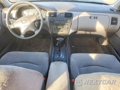 Zdjęcie 8 z 12 samochodu: 2001 HONDA ACCORD LX VIN:1HGCG56461A065366 - miniatura