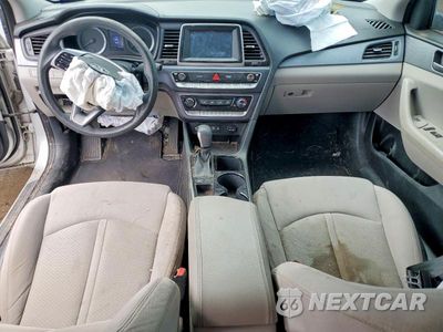 Zdjęcie 8 z 12 samochodu: 2019 HYUNDAI SONATA SE VIN:5NPE24AF7KH764248 - miniatura
