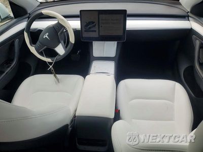 Zdjęcie 8 z 13 samochodu: 2025 TESLA MODEL Y VIN:7SAYGDEE4SF245840 - miniatura