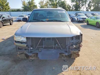 Piąte zdjęcie samochodu w środku: 2004 GMC NEW SIERRA C1500 VIN:2GTEC19T741253200 - miniatura