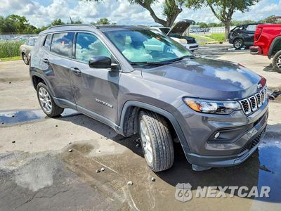 Czwarte zdjęcie samochodu z boku: 2024 JEEP COMPASS LATITUDE LUX VIN:3C4NJDFN4RT158239 - miniatura