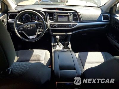 Zdjęcie 8 z 12 samochodu: 2019 TOYOTA HIGHLANDER LE VIN:5TDBZRFH1KS967488 - miniatura