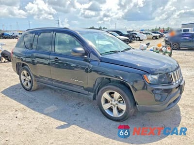 Czwarte zdjęcie samochodu z boku: 2017 JEEP COMPASS SPORT VIN:1C4NJDBB8HD142707 - miniatura