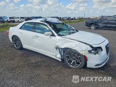 Czwarte zdjęcie samochodu z boku: 2018 CHRYSLER 300 S VIN:2C3CCABG7JH278190 - miniatura