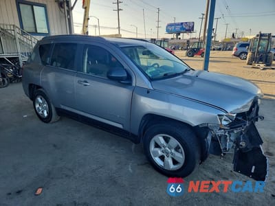 Czwarte zdjęcie samochodu z boku: 2014 JEEP COMPASS SPORT VIN:1C4NJCBA6ED844604 - miniatura