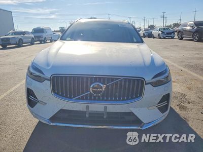 Piąte zdjęcie samochodu w środku: 2023 VOLVO XC60 PLUS VIN:YV4L12RN0P1389180 - miniatura