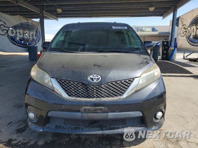 Piąte zdjęcie samochodu w środku: 2013 TOYOTA SIENNA SPORT VIN:5TDXK3DC0DS313695 - miniatura