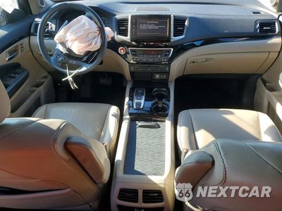 Zdjęcie 8 z 13 samochodu: 2018 HONDA PILOT TOURING VIN:5FNYF6H90JB021232 - miniatura