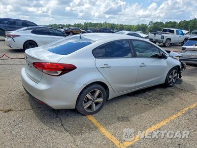 Trzecie zdjęcie samochodu z tyłu: 2018 KIA FORTE LX VIN:3KPFL4A72JE169983 - miniatura