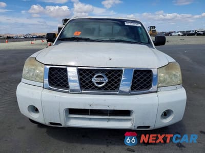 Piąte zdjęcie samochodu w środku: 2005 NISSAN TITAN XE VIN:1N6AA06A85N554945 - miniatura