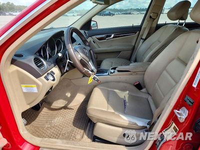 Zdjęcie 7 z 12 samochodu: 2013 MERCEDES-BENZ C 250 VIN:WDDGF4HB0DF997018 - miniatura