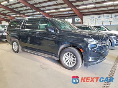 Czwarte zdjęcie samochodu z boku: 2021 CHEVROLET SUBURBAN K1500 LS VIN:1GNSKBKDXMR492589 - miniatura
