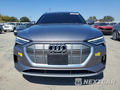 Piąte zdjęcie samochodu w środku: 2019 AUDI E-TRON PREMIUM PLUS VIN:WA1LABGE5KB013108 - miniatura