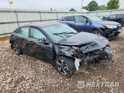 Czwarte zdjęcie samochodu z boku: 2023 HYUNDAI ELANTRA LIMITED VIN:KMHLN4AJ1PU090562 - miniatura