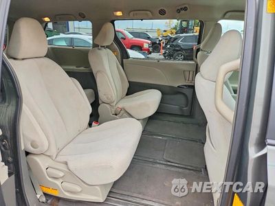 Zdjęcie 11 z 13 samochodu: 2012 TOYOTA SIENNA LE VIN:5TDJK3DC1CS036530 - miniatura