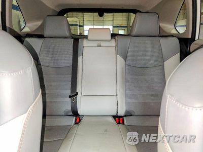 Zdjęcie 10 z 13 samochodu: 2019 TOYOTA RAV4 LIMITED VIN:JTMDWRFV1KJ013473 - miniatura