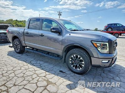 Czwarte zdjęcie samochodu z boku: 2021 NISSAN TITAN PRO-4X VIN:1N6AA1ED8MN536770 - miniatura